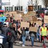 Die Demonstrationen von „Fridays for Future“ in Wertingen brachten hunderte Schüler auf die Straße, um sich für mehr Klima- und Umweltschutz einzusetzen. Jetzt sollen sich die Proteste auch auf Dillingen ausweiten. Unterstützung kommt von den Grünen und der SPD.  	