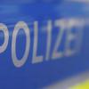 Die Polizei sucht nach zwei Trickdieben, die sich in Hochzoll als Polizisten ausgaben.