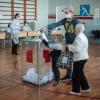 Stimmabgabe bei russischen Regionalwahlen am Sonntag. Die Kremlpartei Geeintes Russland verlor im sibirischen Tomsk die Mehrheit im städtischen Parlament mit seinen 37 Sitzen.