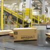 Pakete werden in einem Amazon-Logistik-Zentrum ausgeliefert: Der Online-Händler steht immer wieder wegen seiner Arbeitmethoden in der Kritik. 