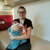 Lisa Sommer freut sich über ihren Sohn Noah, der als schnellstes Neujahrsbaby in der Uniklinik auf die Welt kam.