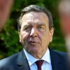 Gerhard Schröder wird wegen seiner geplanten Vorstandstätigkeit für den russischen Energiekonzern Rosneft scharf kritisiert.