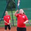 Der Jugend eine Chance: Die erst 15-jährigen Marie Denteler (im Hintergrund) und Hanna Bub waren für die Tennis-Damen der SpVgg Deiningen im Einsatz. 	