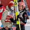 Markus Eisenbichler (links) und Karl Geiger haben mit dem deutschen Skisprung-Team für einen goldenen Abschluss gesorgt. 	