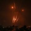 Raketen werden von der islamistischen Hamas aus dem Gazastreifen in Richtung Israel abgefeuert.