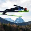 Karl Geiger (hier beim Weltcup im schweizerischen Engelberg) gehört neben Andreas Wellinger und Pius Paschke zu den Überfliegern im DSV-Skisprungteam. Vor der am Donnerstag in Oberstdorf beginnenden Vierschanzentournee fehlt dem 30-Jährigen aber noch ein wenig die Konstanz. 