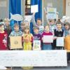Eine Bibelausstellung erklärt Kindern in Bobingen den Hintergrund zum Osterfest. 