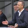 Aufmunternde Worte vom Trainer: Jürgen Schmid steht am Sonntag ein vorerst letztes Mal für den FC Affing an der Seitenlinie. 