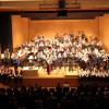 Gemeinsam spielten die etwa 120 mitwirkenden Musizierenden aller Formationen zum Abschluss traditionell das Konzert mit dem Weihnachtslied „O Du fröhliche“.