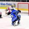 Eine Szene, die gestern Abend bezeichnend für den EV Landsberg war: Stürmer Igor Bacek verpasst das leere Tor, der Puck saust knapp vorbei. Trotz zahlreicher Chancen verlor der EVL gegen Peiting mit 2:7. Foto: Thorsten Jordan