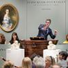 Im Auktionshaus Sotheby’s in Paris wurden am Donnerstag zwei Steinskulpturen versteigert, die für Augsburg einen besonderen Wert haben. 	