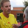 Bei der Partie der SpVgg Kaufbeuren beim SV Mering gab es Gesprächsbedarf mit Schiedsrichter Bernhard Gahr, rechts MSV-Trainer Gerhard Kitzler.