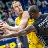 Luke Sikma (l) und Alba Berlin konnten die Euroleague-Saison mit einem Sieg beenden.