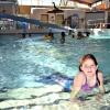 Als Meerjungfrau fühlt sich die achtjährige Victoria
Greiffenberger in den Fluten des Nautilla-Freizeitbades  in ihrem Element.