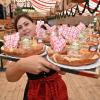 Zünftig geht es in Bierzelten zu. Beim Osterplärrer in Augsburg sind sie womöglich wieder erlaubt.