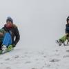 Schlittengaudi am Landsberger Krachenberg: Barbara, David und Vincent lassen es krachen. Für Skifahren im Landkreis liegt noch zu wenig Schnee.