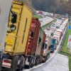 Im Juni müssen in Tirol wieder viele Lkw wegen der Blockabfertigung warten.