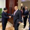 Miao Wei (links), Chinas Minister für Industrie und Informationstechnologie in China, empfängt Bundeswirtschaftsminister Peter Altmaier.