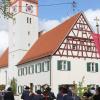 Zusammen mit der Kirche bildet der Pfarrhof ein Ensemble, das die Dorfmitte Bubesheims prägt. Das Fachwerk wurde durch die Sanierung wieder sichtbar.