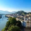 Salzburg - hier der Blick vom Mönchsberg über Altstadt - ist für den Lonely Planet das Städtereisenziel Nummer eins im Jahr 2020.