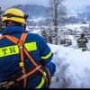 Schneechaos in den Alpen: Im Januar halfen Einsatzkräfte des THW-Ortsverbands Dillingen mit, Dächer von der Schneelast zu befreien.  	