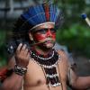 Ein Guajajara, indigener Ureinwohner Brasiliens. Indigene Stämme und Völker weltweit erfahren oftmals soziale Ungleichheit, Diskriminierung und Armut. Corona verschärft ihre Lage.
