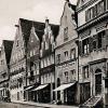 Ein historisches Bild der Reichsstraße in Donauwörth. Das Wagenknechthaus ist das sechste von rechts. 