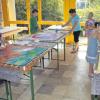 Wie man kreativ mit Farben umgeht, lernen Kinder beim Malen im Karlshulder Jugendtreff. 