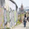 Reste der Berliner Mauer an der East Side Gallery in Berlin.  