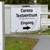 Seit etwas mehr als einer Woche steigen die Zahlen derer, die sich im Kreis Günzburg auf Corona testen lassen, sprunghaft an. Dadurch hat sich auch die Wartezeit zwischen Abstrich und Ergebnis verlängert- 	
