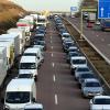 So sieht eine Rettungsgasse aus. Das Foto entstand auf der A8.