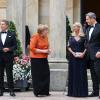 Immer einen Schritt abseits: Joachim Sauer mit seiner Frau Angela Merkel und dem Ehepaar Söder beim Start der Richard-Wagner-Festspiele.