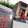 Luise Loué befindet sich mit ihrem Museum der Liebe bis zum 8. August auf dem Elias-Holl-Platz.                                       
