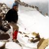 Das Bild zeigt Rudolf Klostermeyer aus Münsterhausen am Gipfel des Gran Paradiso (4.061 Meter hoch), den er 1980 bestiegen hat. Es ist der höchste Berg Italiens. Im Hintergrund kann man die Aufstiegsroute über den Gletscher erkennen.
 
