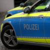 In Kellmünz hat ein bislang Unbekannter zwei Motorräder im Bereich der Altwasserstraße beschädigt. Die Polizei sucht nach Zeugen.