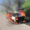 Die Feuerwehr Burgau musste auf der A8 bei Burgau ein brennendes Auto löschen.
