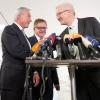 Thomas Strobl (l), Landesvorsitzender der CDU Baden-Württemberg, Ministerpräsident Winfried Kretschmann (Bündnis 90/Grüne).