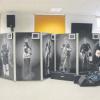 In schwarz-weiß und Lebensgröße sind die Bilder der Mertinger Meisterschützen in der neuen Schießhalle zu sehen.  