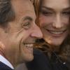 Nicolas Sarkozy und Ehefrau Carla Bruni-Sarkozy freuen sich über ein Mädchen. Foto: Ian Langsdon dpa