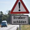 Die Kreisstraße nördlich von Oberrohr muss dringend saniert werden. 