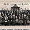 Mit einem alten Schulfoto aus Baindlkirch von den Jahrgängen 1906 bis 1909 hoffen die Archivare, noch Zeitzeugen zu finden. Diese sollen sich im Archiv melden.