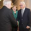 Spitzentreffen beim Bundespräsidenten: Frank-Walter Steinmeier lud gestern Abend Horst Seehofer (links), Angela Merkel und Martin Schulz (rechts) zu sich ins Schloss Bellevue.  	