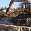 Ein historischer Moment in der Wasserwirtschaft: Nach etwa 800 Jahren fließt die Wörnitz wieder in ihr altes Bett zurück, allerdings über eine Fischaufstiegshilfe und um den künftigen Wörnitzpark der Landesgartenschau. 	