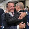 Die Verbundenheit zwischen Gerhard Schröder und Wladimir Putin sehen viele SPD-Mitglieder kritisch. Sollte man ihn aus der Partei ausschließen? 