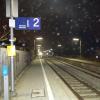 Bei Neugilching hat sich ein Unfall mit einer 17-Jährigen ereignet. Sie wurde von einer S-Bahn überrollt.