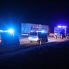 Auf der A8 gab es am Mittwochabend auf Höhe Derching (Parkplatz Kirchholz) einen schweren Lkw-Unfall, bei dem ein Mann starb. Die Autobahn war bis in den Morgen komplett gesperrt.
