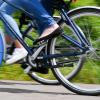 Eine 73-jährige Radlerin wird bei einem Unfall in Zusamaltheim verletzt. 