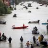 Boote werden am Montag in Houston zur Evakuierung von Flutopfern eingesetzt. Tropensturm "Harvey" hat im US-Staat Texas schwere Überschwemmungen verursacht.