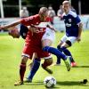 Kein Durchkommen war in dieser Szene für Rains Tobias Jorsch (in Blau). Sein Gegenspieler vom TSV Landsberg erobert sich die Kugel. Am Ende ging’s 2:2 aus. 
