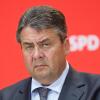 Wirtschaftsminister Gabriel kommt Bayern beim Streit um die Stromtrassen entgegen. 